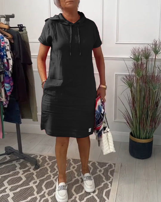 Kurzärmliges Freizeitkleid mit Kapuze
