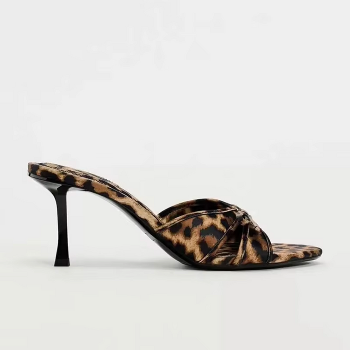 High-Heeled Slippers mit Leopardenmuster