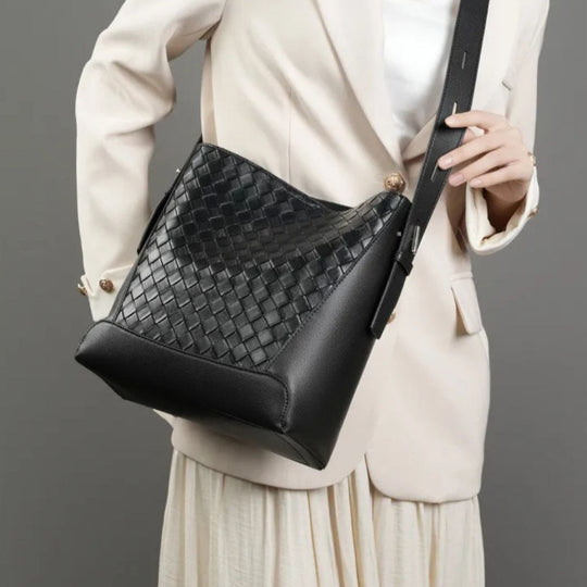 Nord Taschen | Umhängetasche für Damen - Modische Schultertasche mit geflochtenem Design und verstellbarem Riemen