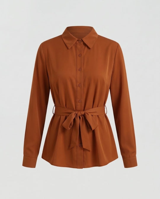Damen Taillierte Hemdbluse mit Schößchen, Bindegürtel und Knopfleiste Nord Taschen