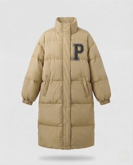Damen längerer boxy Thermo-Puffer mit hohem Stehkragen, College-Patch und geräuschreduzierender Außenschale