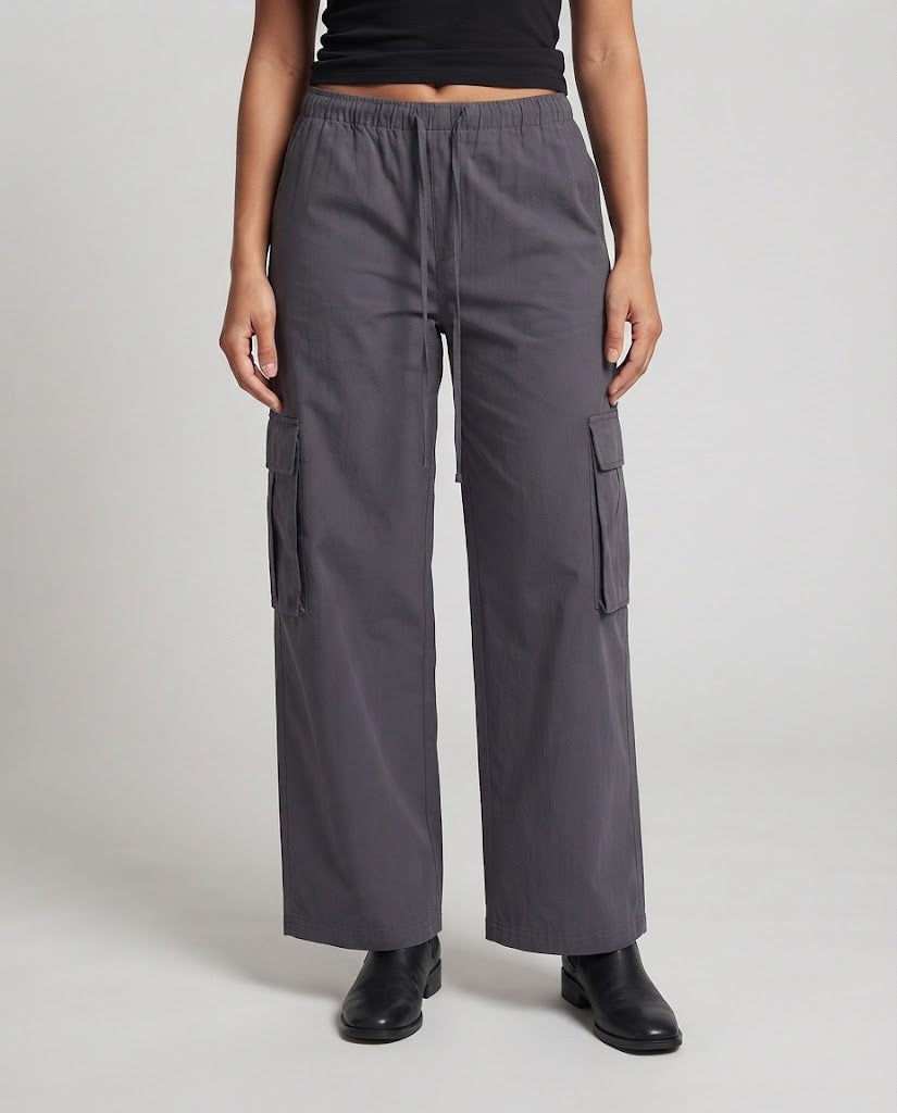 Damen weite Cargo-Hose mit elastischem Bund und aufgesetzten Klappentaschen Nord Taschen