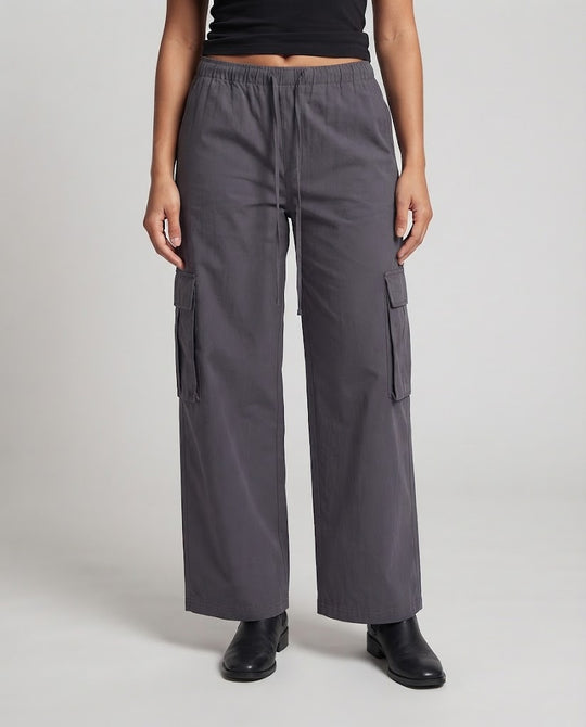 Damen weite Cargo-Hose mit elastischem Bund und aufgesetzten Klappentaschen Nord Taschen