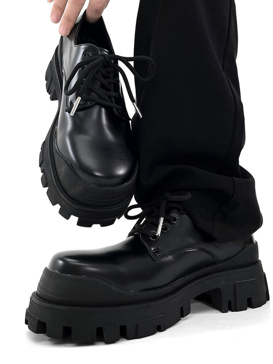 Moderne Lederschuhe mit Dicker Sohle