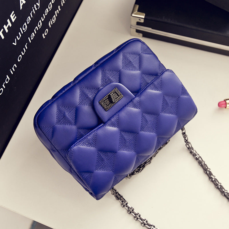Damen Clutch mit auffälligem Steppmuster und eleganten Kettenakzenten Nord Taschen