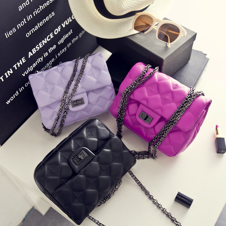 Damen Clutch mit auffälligem Steppmuster und eleganten Kettenakzenten Nord Taschen