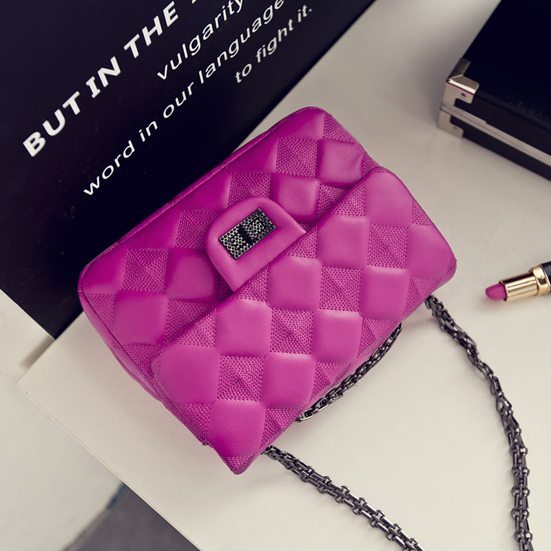 Damen Clutch mit auffälligem Steppmuster und eleganten Kettenakzenten Nord Taschen