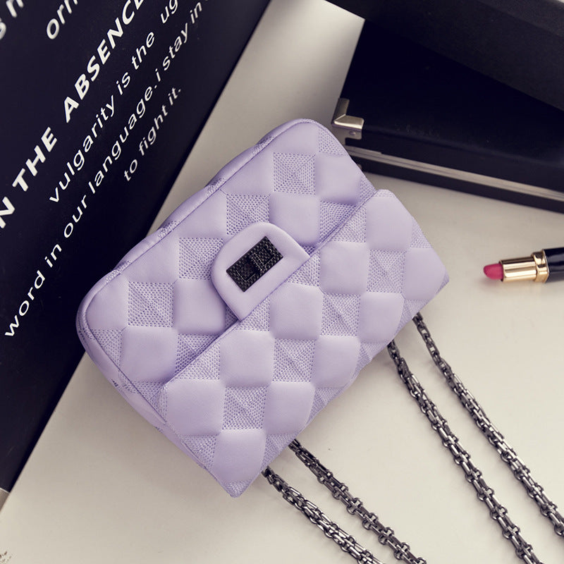Damen Clutch mit auffälligem Steppmuster und eleganten Kettenakzenten Nord Taschen