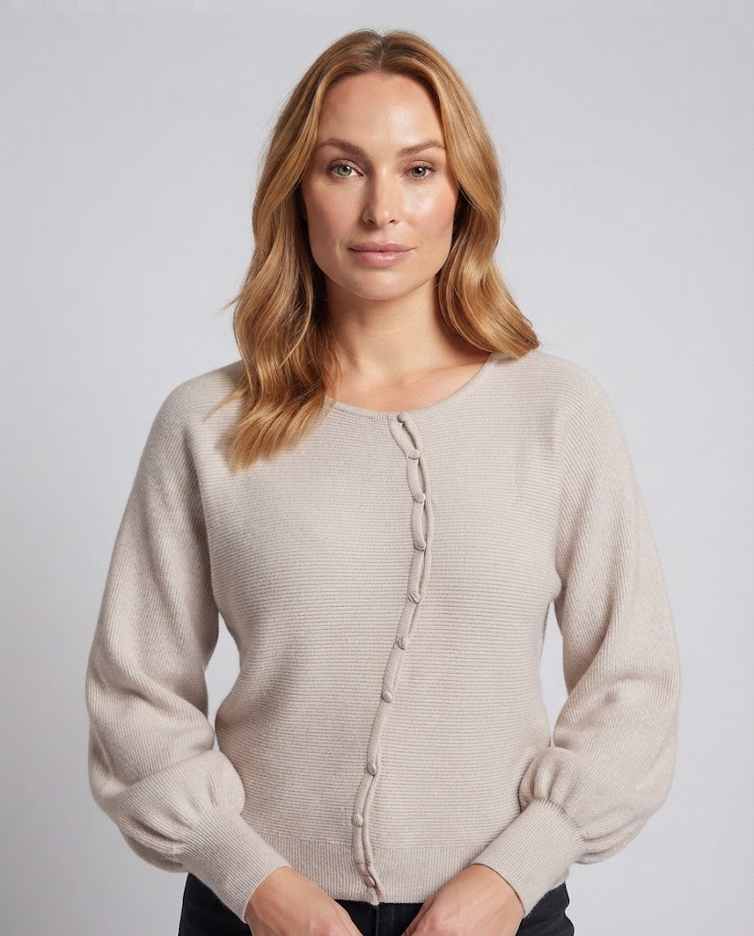 Damen Oversize Feinstrick-Cardigan mit diagonaler Knopfleiste und Ballonärmeln Nord Taschen