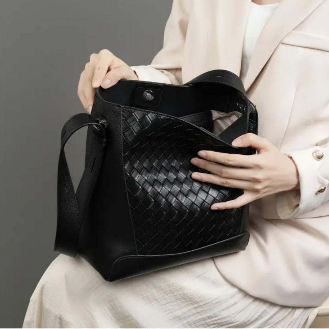 Nord Taschen | Umhängetasche für Damen - Modische Schultertasche mit geflochtenem Design und verstellbarem Riemen