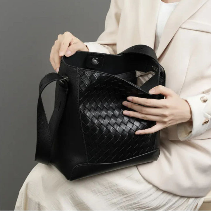 Nord Taschen | Umhängetasche für Damen - Modische Schultertasche mit geflochtenem Design und verstellbarem Riemen