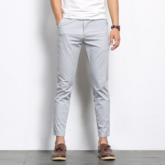 Schöne moderne Chinos