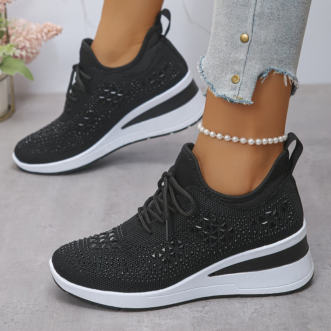Elegante Sneakers mit Strasssteinen