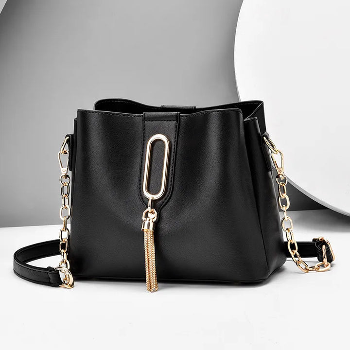 Nord Taschen | Umhängetasche für Damen - Stilvolle Schultertasche mit goldener Kette und modischem Quasten-Detail