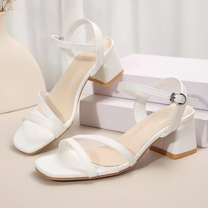 Elegante Sandalen Mit Chic Schnallenschluss