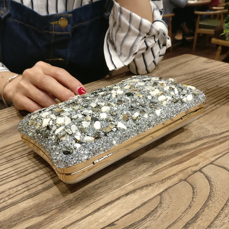 Damen Clutch mit funkelndem Steinbesatz Nord Taschen