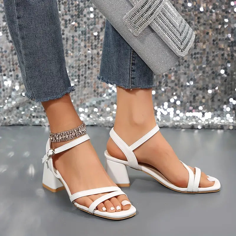 Elegante Sandalen Mit Chic Schnallenschluss