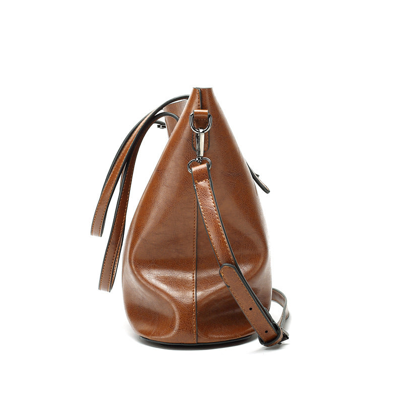 Damen Hobo-Tasche mit elegantem, geschwungenem Design und praktischem Innenleben Nord Taschen
