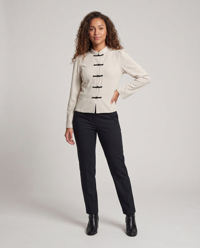 Damen Chinesisch-inspirierte Kurzjacke mit Stehkragen und Knotenverschlüssen Nord Taschen