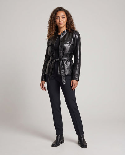 Damen Taillierte Kunstlederjacke mit Bindegürtel, Pattentaschen und Stehkragen Nord Taschen