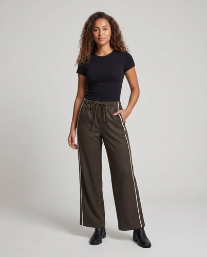 Damen Weite Lounge-Hose mit Kordelzug und seitlichen Kontraststreifen Nord Taschen