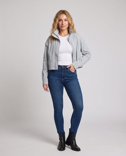 Damen Gekürzte Utility-Jacke mit hohem Stehkragen und verdeckter Knopfleiste Nord Taschen