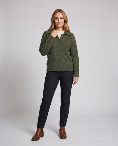 Damen Grobgestrickter Kabelpullover mit Polokragen und tiefem V-Ausschnitt Nord Taschen