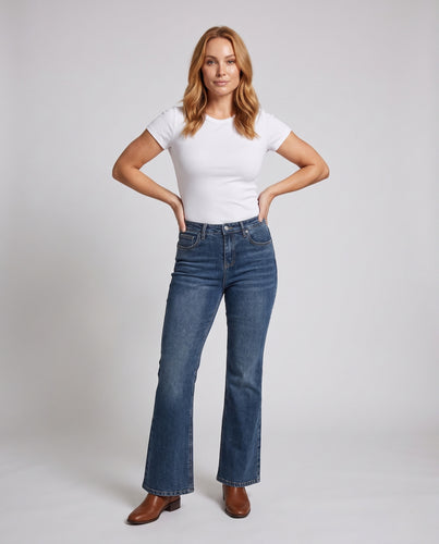 Damen Highwaist-Jeans mit weitem Schlag, Five‑Pocket und leichter Used-Waschung Nord Taschen
