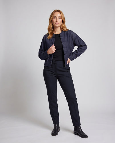 Damen Kurze Jeansjacke im chinesischen Stil mit Mandarinkragen und Zierknotverschlüssen Nord Taschen