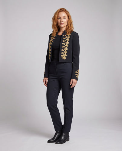 Damen Kurzer Crop-Blazer mit dekorativer Galonstickerei und Stehkragen Nord Taschen