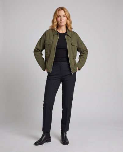Damen Kurzjacke im Utility‑Stil mit Reißverschluss, aufgesetzten Pattentaschen und Taillenzug Nord Taschen