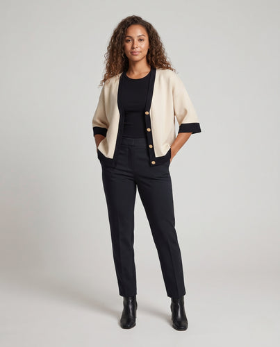 Damen Kurzärmliger kastiger Strickcardigan mit kontrastbesatz und goldknöpfen Nord Taschen