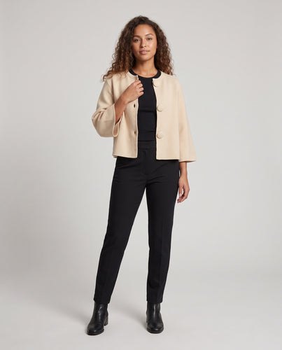 Damen Kurzcape aus Feinstrick mit großer Knopfleiste und bezogenen Knöpfen Nord Taschen