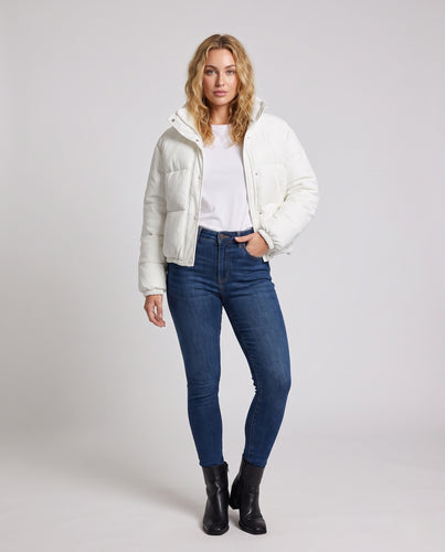 Damen Kurze wattierte Steppjacke mit hohem Stehkragen und Kordelzugsaum Nord Taschen