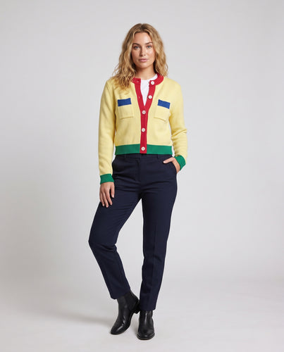 Damen Kurzgeschnittene Strickjacke mit Kontrastblenden und Zierbrusttaschen Nord Taschen