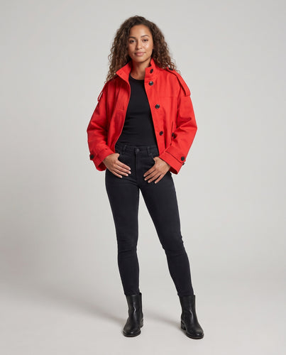 Damen Kurzjacke militärisch inspiriert mit Stehkragen Schulterpatten und aufgesetzten Taschen Nord Taschen