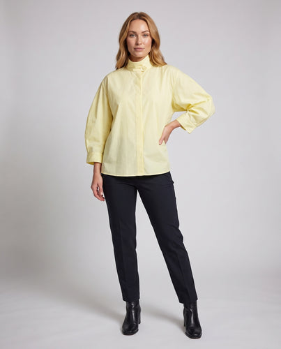 Damen Oversize Hemdbluse mit hohem Stehkragen, verdeckter Knopfleiste und Ballonärmeln Nord Taschen