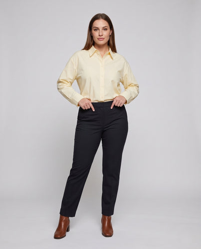 Damen Oversize-Hemdbluse mit spitzem Kragen und durchgehender Knopfleiste Nord Taschen