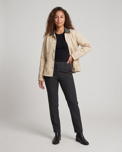 Damen Taillierte Kurzjacke mit Kontrastkragen und Wiener Nähten Nord Taschen