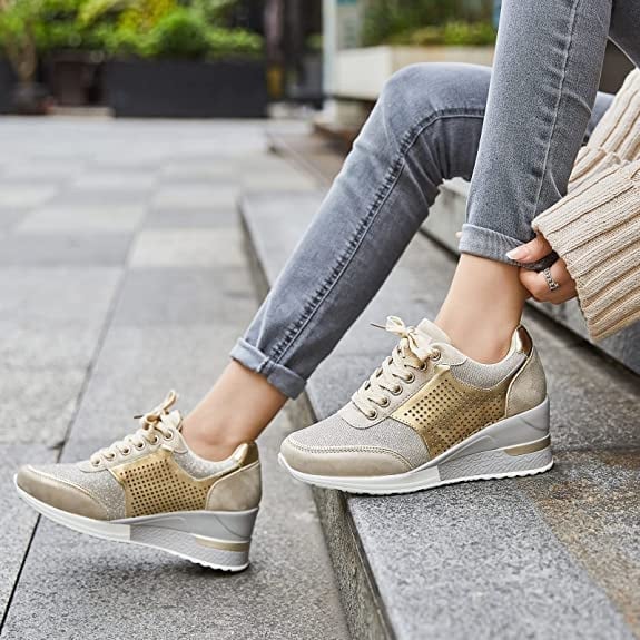 Orthopädische Sneakers mit hohen Absatz und Keilabsatz - Arvani