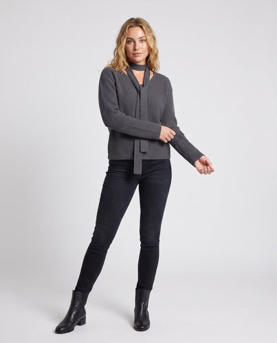 Damen Feinstrick-Pullover mit integriertem Halstuch und gerippter Struktur Nord Taschen