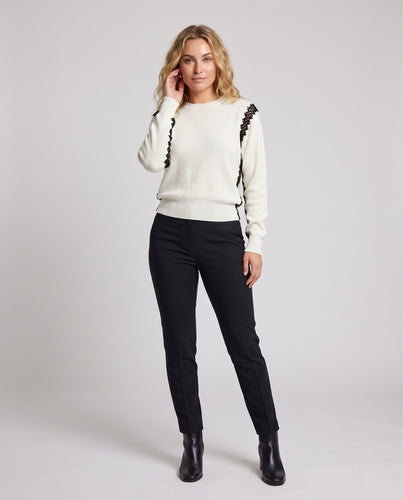 Damen Feinstrick-Pullover mit Rundhalsausschnitt, seitlichen Spitzenapplikationen und feiner Struktur Nord Taschen