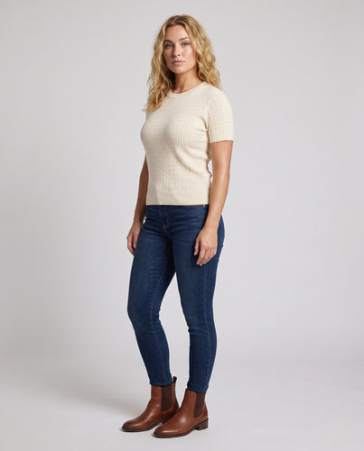Damen Feinstrick-T-Shirt mit Zopfmuster und Rundhalsausschnitt Nord Taschen