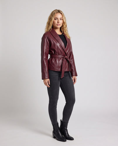 Damen Taillierte Lederoptik‑Wickeljacke mit Schalkragen und Bindegürtel Nord Taschen