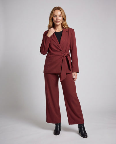 Damen Taillierter Wickelblazer mit Bindegürtel und weiter High‑Waist‑Hose Nord Taschen