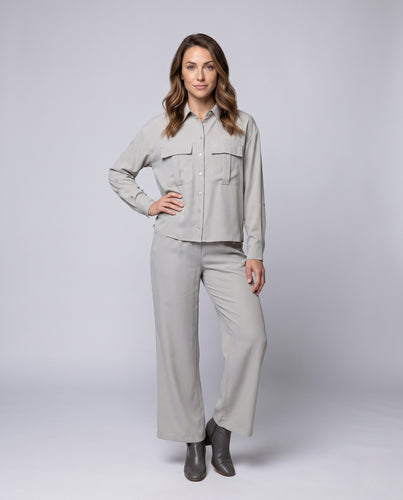 Damen Zweiteiliges Oversize-Hemd mit Pattentaschen und weiter Elastikbundhose Nord Taschen