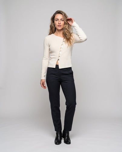 Damen Asymmetrischer Strickcardigan mit diagonalem Knopfverschluss und Perlmuttknöpfen Nord Taschen