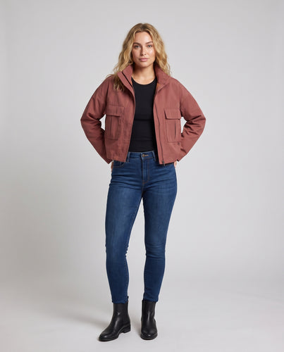 Damen Cropped-Utility-Jacke mit Stehkragen, aufgesetzten Faltentaschen und Kordelzug Nord Taschen
