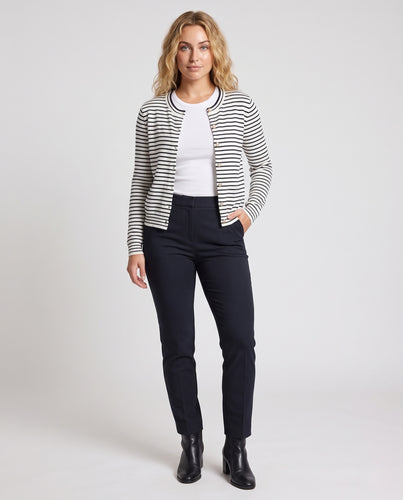 Damen Feinstrick-Cardigan mit maritimem Streifenmuster, Rundhalsausschnitt und Holzknöpfen Nord Taschen