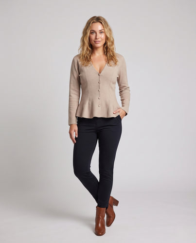 Damen Gerippte Strickjacke mit taillierter Peplum-Silhouette und V-Ausschnitt Nord Taschen